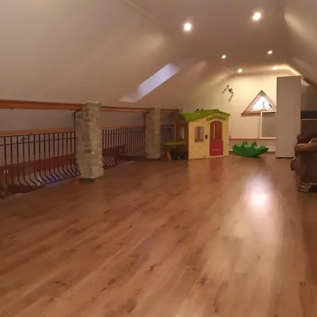 Rodinny Dom Petro S Wallbox Nabijanim Elektromobilu Appartamento