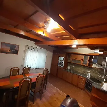 Rodinny Dom Petro S Wallbox Nabijanim Elektromobilu Apartment Rabca