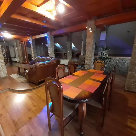 Rodinny Dom Petro S Wallbox Nabijanim Elektromobilu *