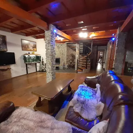 Rodinny Dom Petro S Wallbox Nabijanim Elektromobilu Apartment