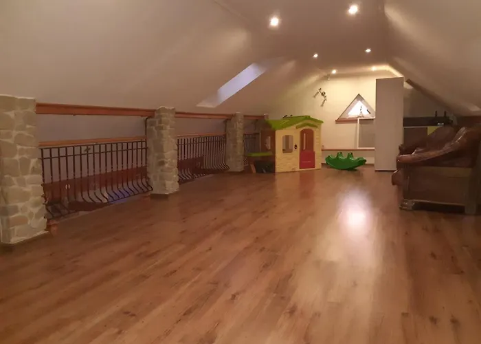 Rodinny Dom Petro S Wallbox Nabijanim Elektromobilu アパート